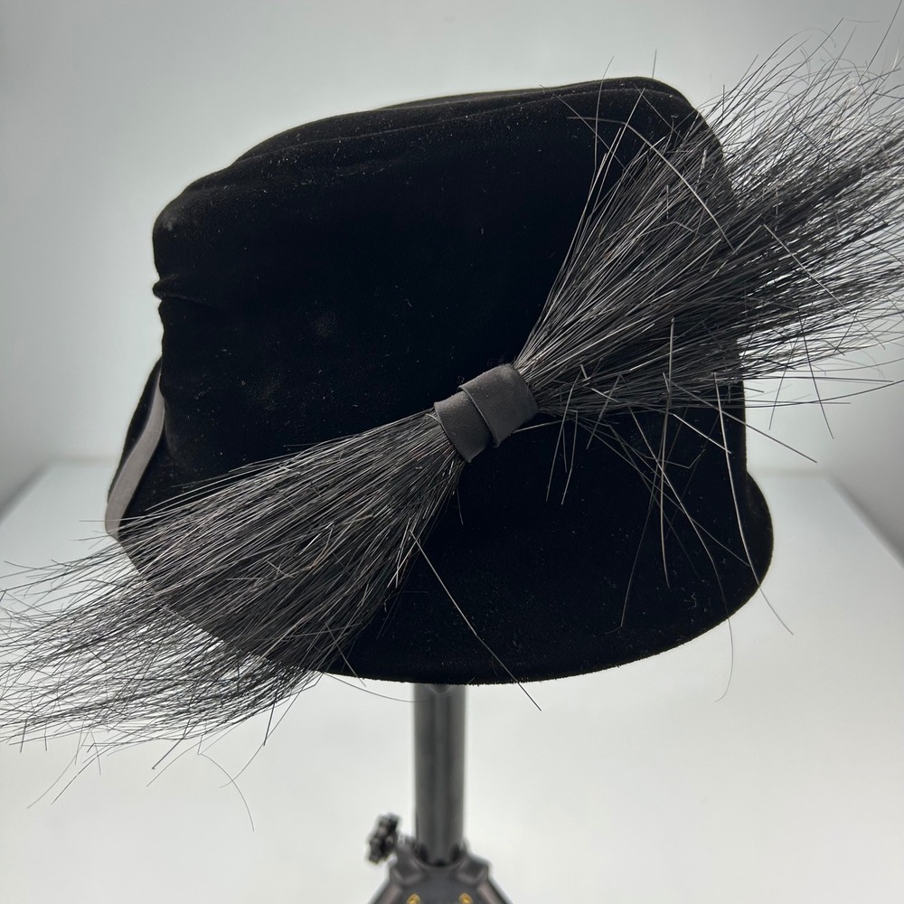 Vintage Ferncroft Black Velvet Pillbox Hat Feather Brush Accent Mid Century 22.5